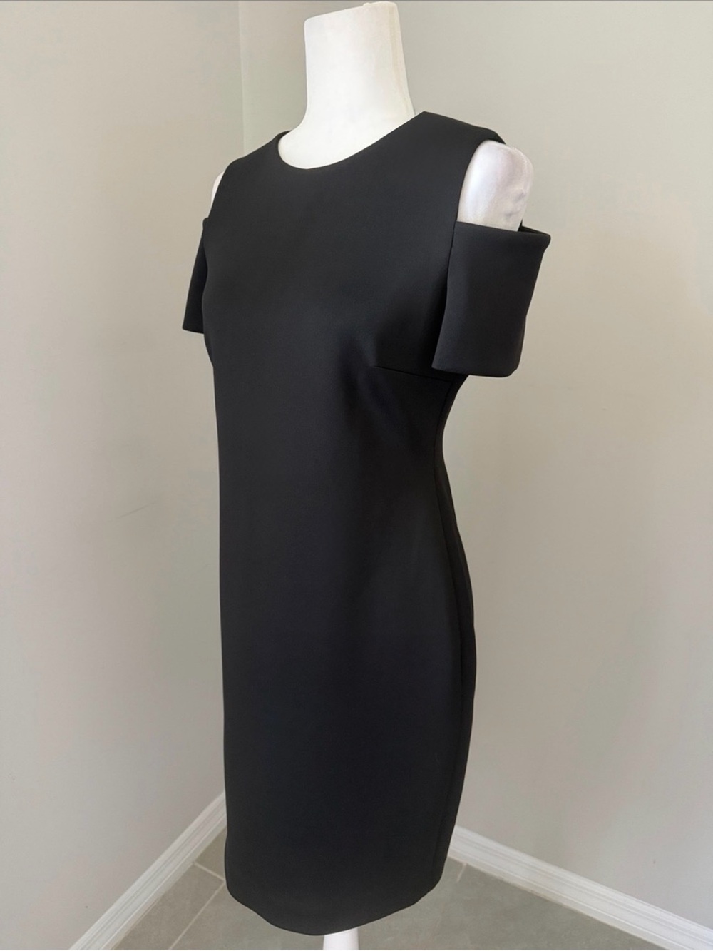 CALVIN KLEIN Cold Shoulder Scuba Sheath Dress Black Gold Zip LBD Size Small - Picture 5 of 13